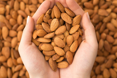 le mandorle fanno bene snack energetico contro stanchezza